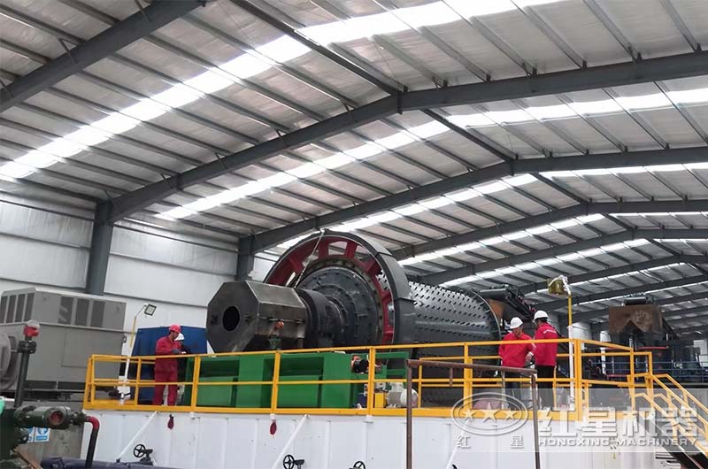 矿石研磨球磨机现场 矿石研磨球磨机现场