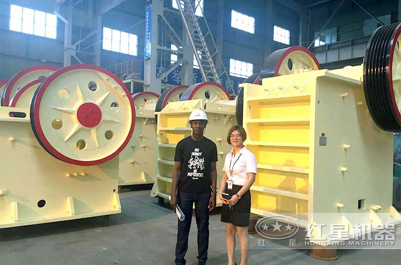 时产300多吨的大型颚式破碎机 时产300多吨的大型颚式破碎机