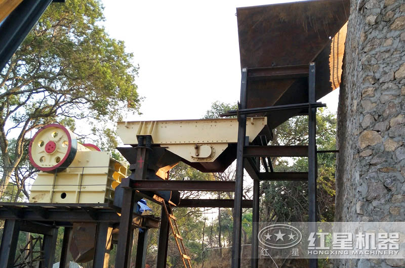 颚式粉碎机作业现场 颚式粉碎机作业现场