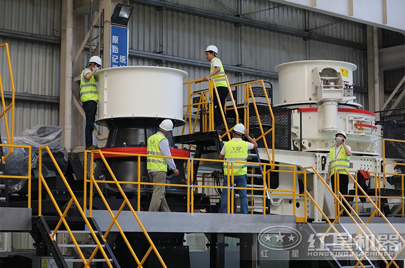 客户来厂考察破碎机设备 客户来厂考察破碎机设备