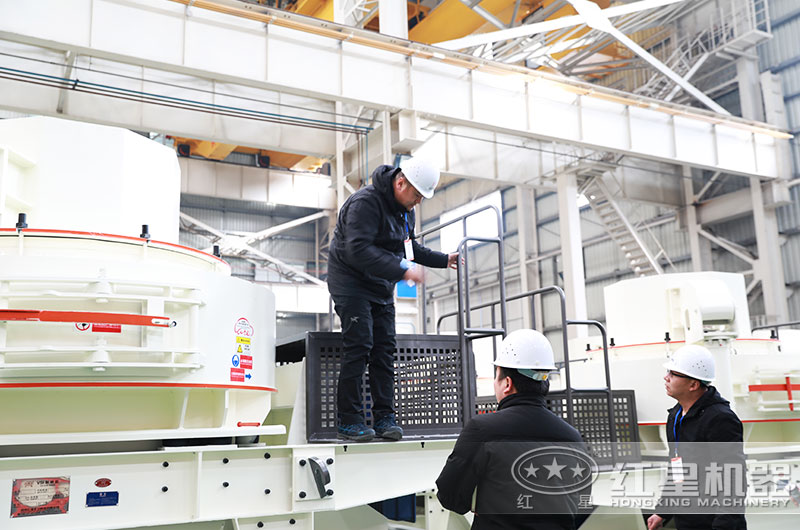 客户来厂考察制砂机设备 客户来厂考察制砂机设备