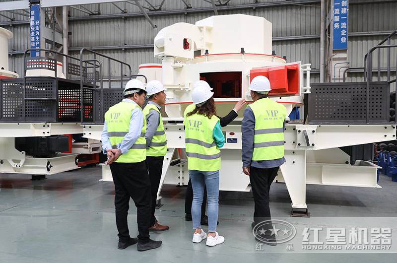 客户来厂考察制砂机设备 客户来厂考察制砂机设备