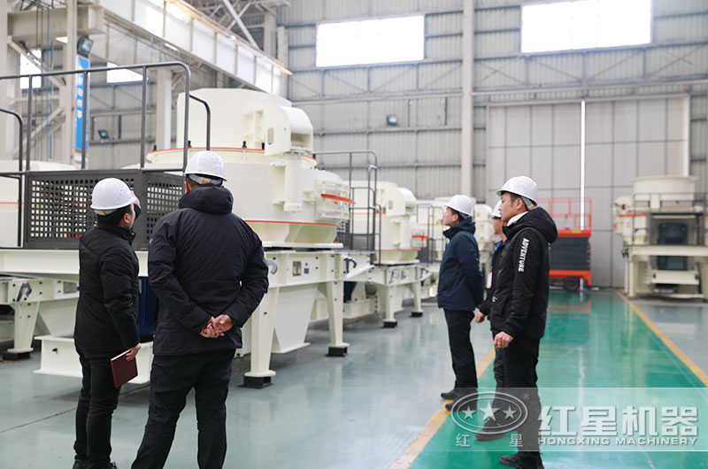 客户来厂考察煤矸石破碎制砂设备 客户来厂考察煤矸石破碎制砂设备