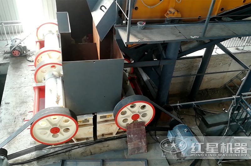 PE250*400颚式破碎机现场 PE250*400颚式破碎机现场