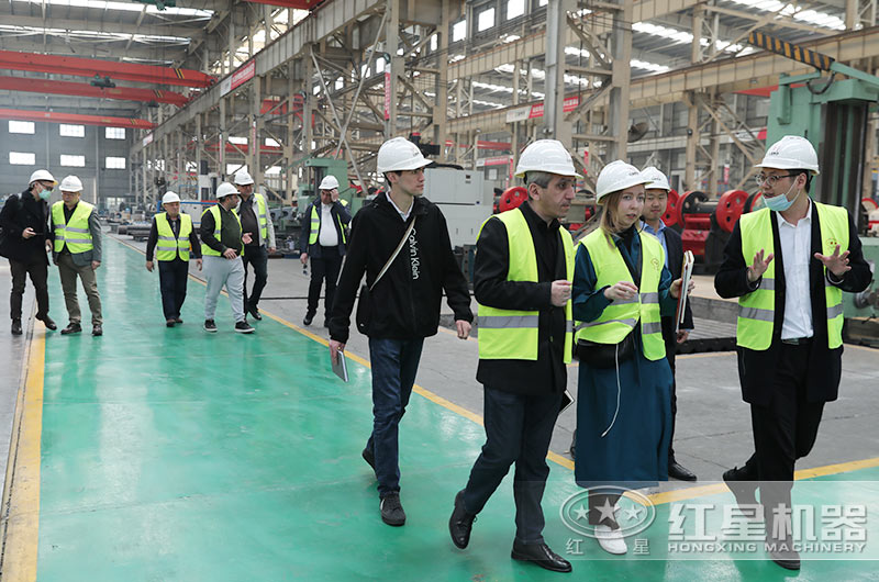 客户来厂考察石子破碎机设备 客户来厂考察石子破碎机设备