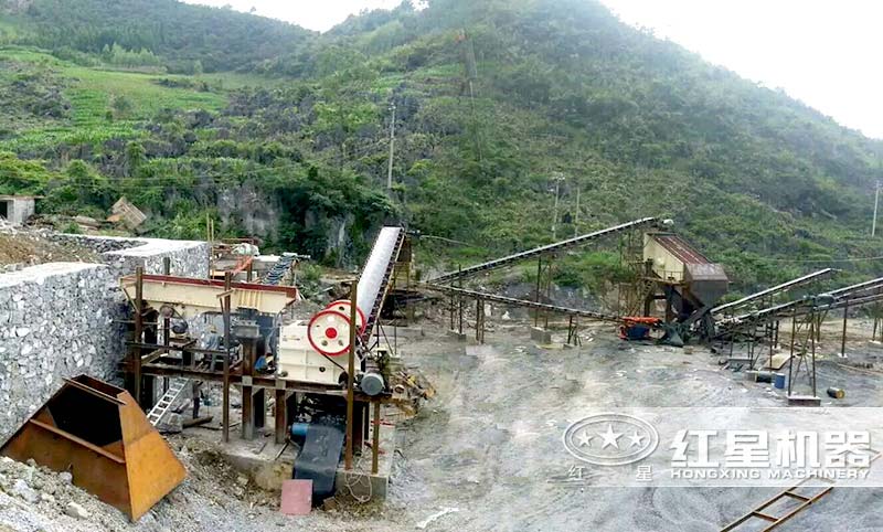 颚式破碎机和反击式破碎机现场 颚式破碎机和反击式破碎机现场