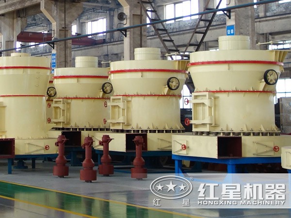 排列整齐的雷蒙粉磨机 排列整齐的雷蒙粉磨机