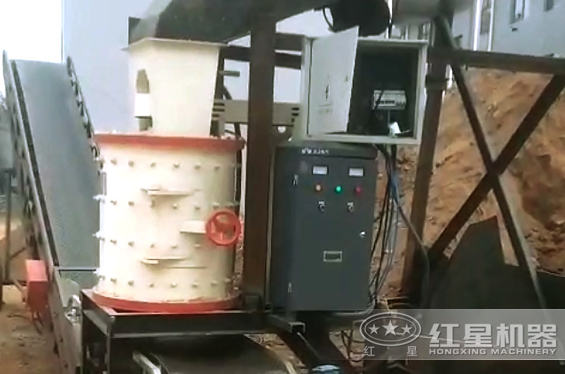 复合式破碎机现场 复合式破碎机现场