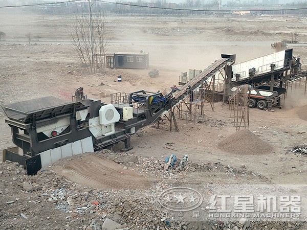 移动颚式破碎机---搭载HD80颚破--嗑石机现场图 移动颚式破碎机---搭载HD80颚破--嗑石机现场图