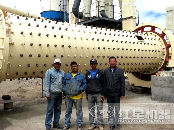 石灰石球磨机工作现场--客户合影 石灰石球磨机工作现场--客户合影