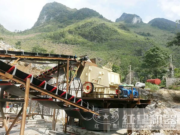 PF反击式碎石机_嗑石机作业现场图 PF反击式碎石机_嗑石机作业现场图