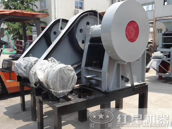 pe200-300侧面图,搭载7.5kw电动机 pe200-300侧面图,搭载7.5kw电动机