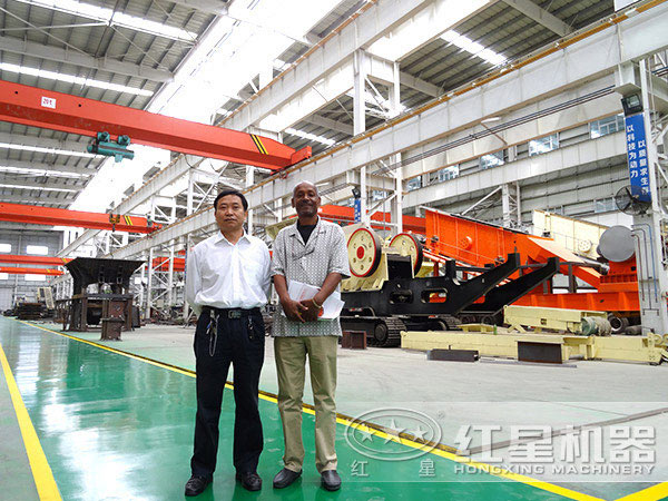 HX轮胎颚破移动破碎站厂区 HX轮胎颚破移动破碎站厂区