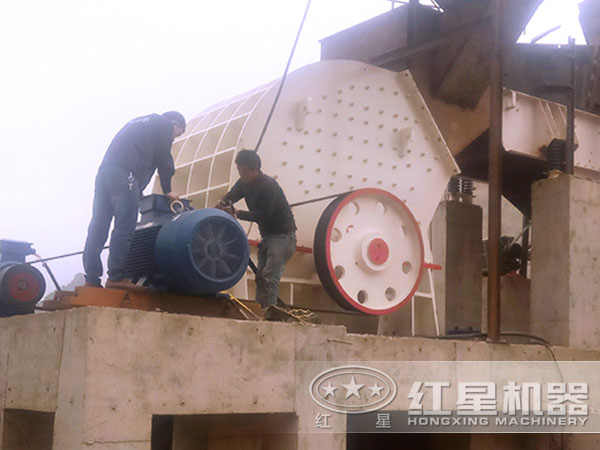 破碎机现场作业图 破碎机现场作业图