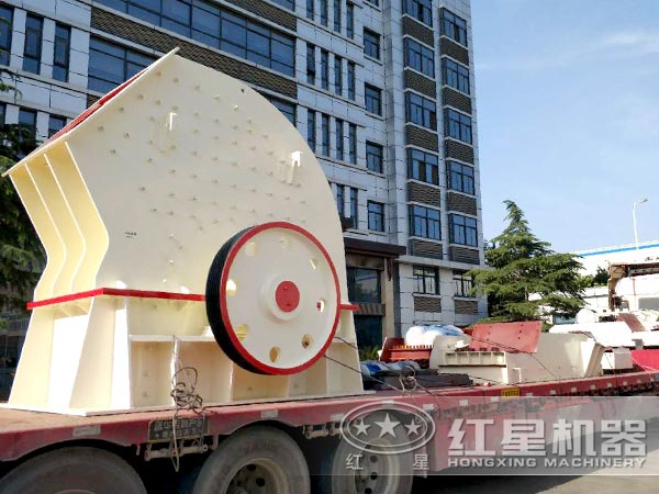 立轴煤渣锤破机厂区发货图 立轴煤渣锤破机厂区发货图