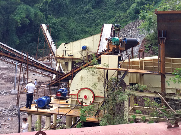 锤破现场作业图 锤破现场作业图