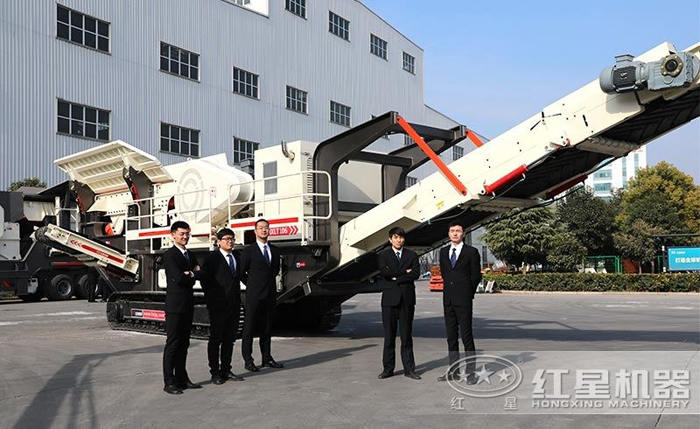 移动带式破碎机用户来厂参观图 移动带式破碎机用户来厂参观图