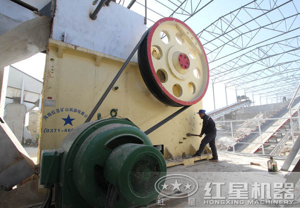 大型颚破安装现场 大型颚破安装现场