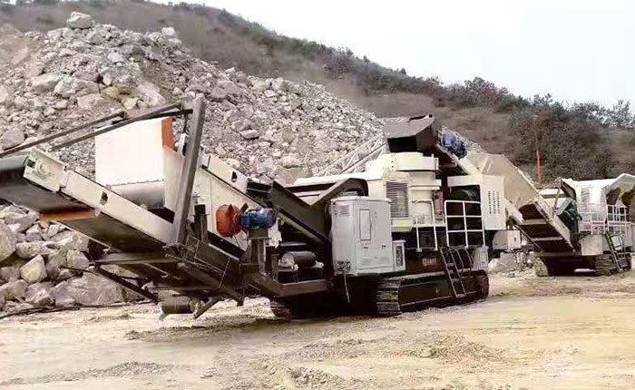 移动车破石机现场作业 移动车破石机现场作业