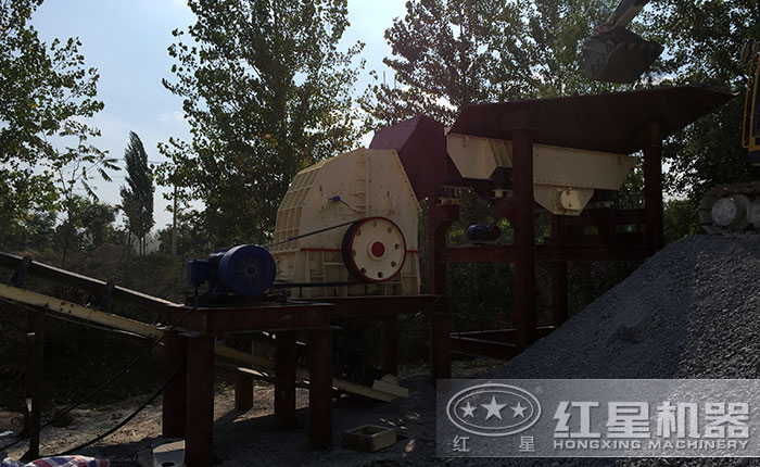 锤式碎石机现场作业图 锤式碎石机现场作业图