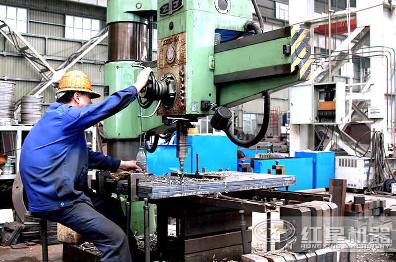 易彩堂技术工人作业实拍 易彩堂技术工人作业实拍