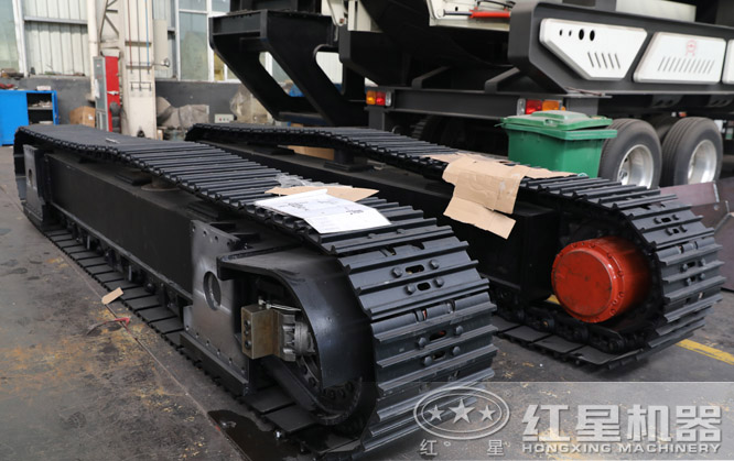 履带配件准备组装 履带配件准备组装