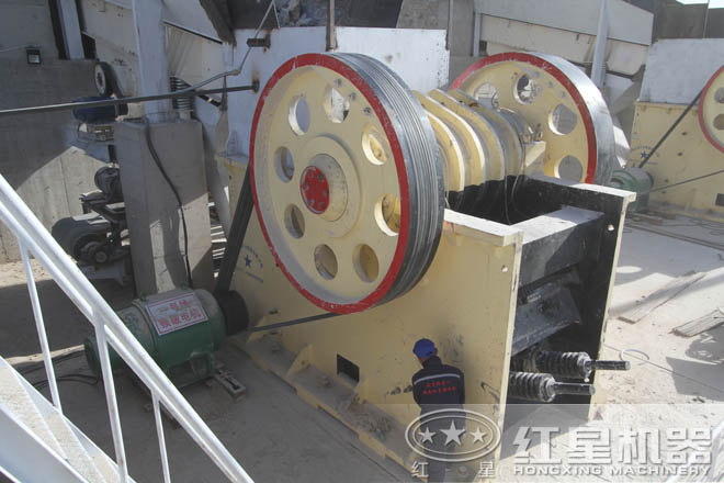 日产2.5万吨高钙石矿破碎机 日产2.5万吨高钙石矿破碎机