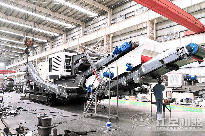 易彩堂履带式液压岩石破碎机车间组装中 易彩堂履带式液压岩石破碎机车间组装中