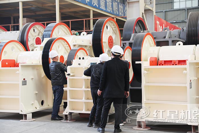 易彩堂小型颚式咬石机车间 易彩堂小型颚式咬石机车间