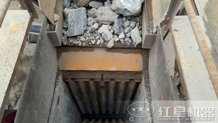 颚破进料口特写 颚破进料口特写