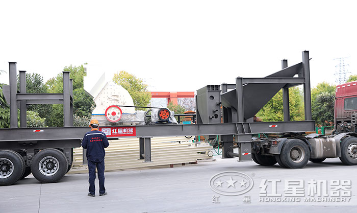 易彩堂大型移动锤式打石子机发货现场 易彩堂大型移动锤式打石子机发货现场