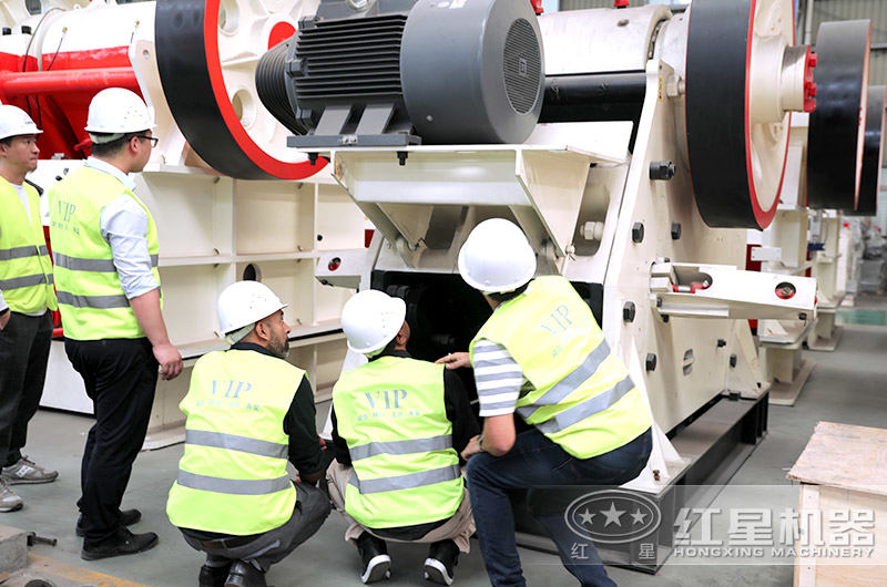 印度用户到厂参观鄂式破碎机 印度用户到厂参观鄂式破碎机