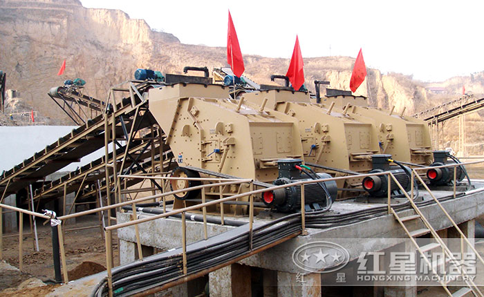 反击式破碎机现场生产图 反击式破碎机现场生产图