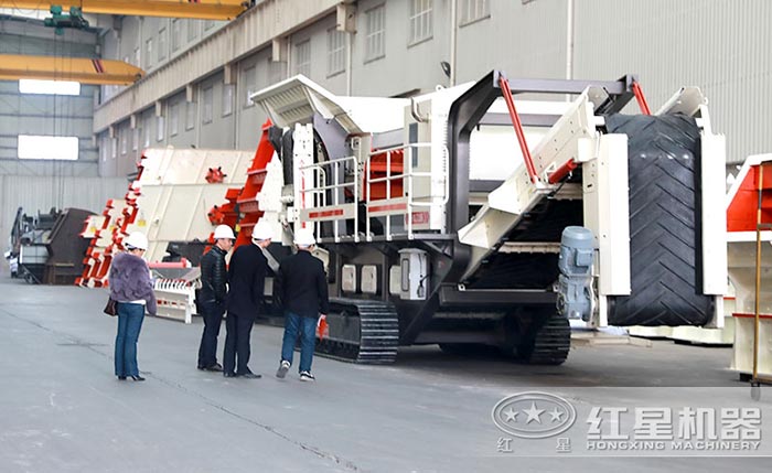 用户到厂参观易彩堂流动碎石打沙机 用户到厂参观易彩堂流动碎石打沙机