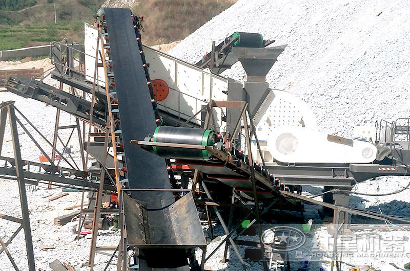 搭在重锤式破碎机施工作业 搭在重锤式破碎机施工作业