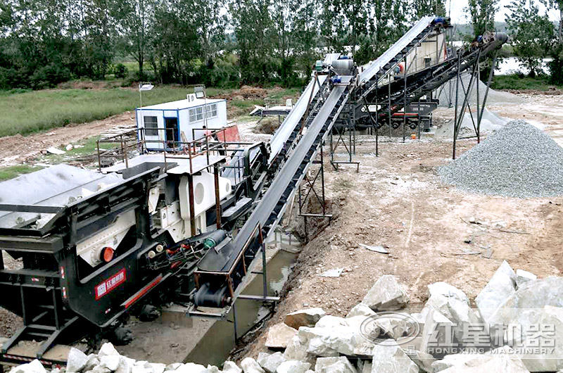 两台移动破碎机施工现场 两台移动破碎机施工现场