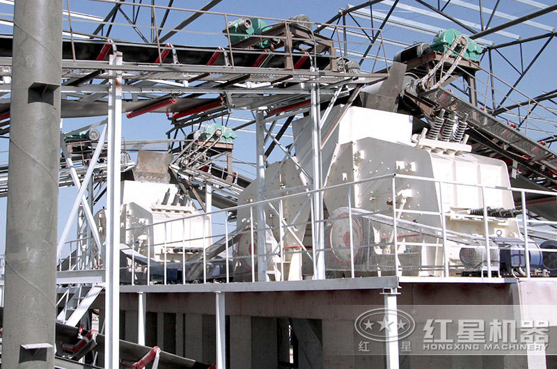 反击式破碎机现场 反击式破碎机现场