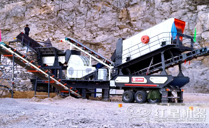 搭载锤式破碎机的移动破现场 搭载锤式破碎机的移动破现场