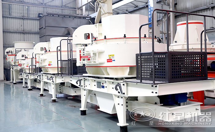 车间里一排排的VSI制砂机整装待发 车间里一排排的VSI制砂机整装待发