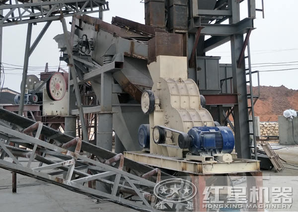 双级粉碎机施工作业现场 双级粉碎机施工作业现场