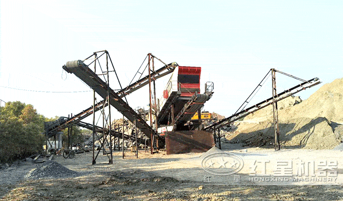 轮胎移动碎石机施工作业现场 轮胎移动碎石机施工作业现场