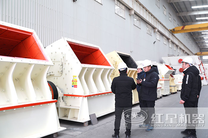 用户参观锤式打沙机 用户参观锤式打沙机