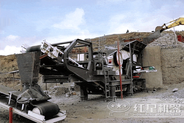 颚式破碎机搭载移动破碎机施工作业现场 颚式破碎机搭载移动破碎机施工作业现场