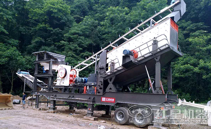 超大型四合一移动石头破碎机 超大型四合一移动石头破碎机