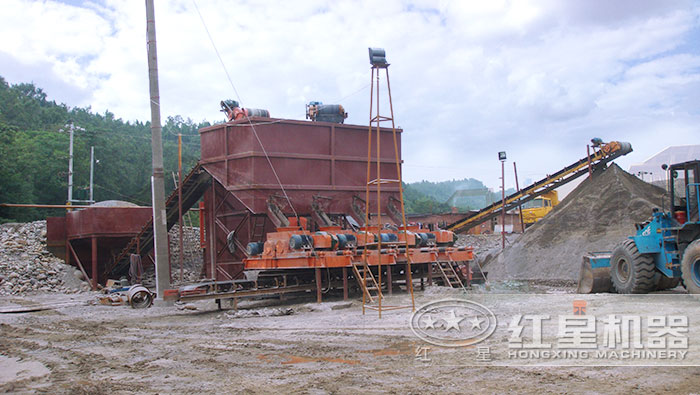 对辊制砂机作业现场 对辊制砂机作业现场