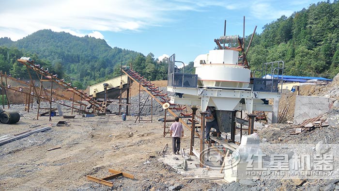 正在搭建的成套制砂机设备 正在搭建的成套制砂机设备