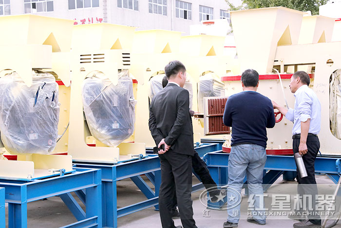 易彩堂机器技术人员陪同用户考察 易彩堂机器技术人员陪同用户考察