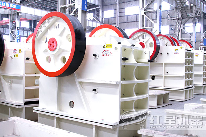 鄂式破碎机车间实拍 鄂式破碎机车间实拍