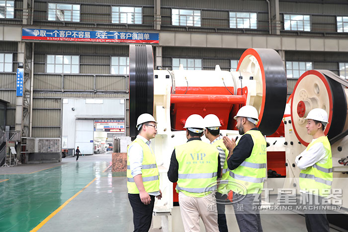 易彩堂厂家鄂式破碎机车间 易彩堂厂家鄂式破碎机车间