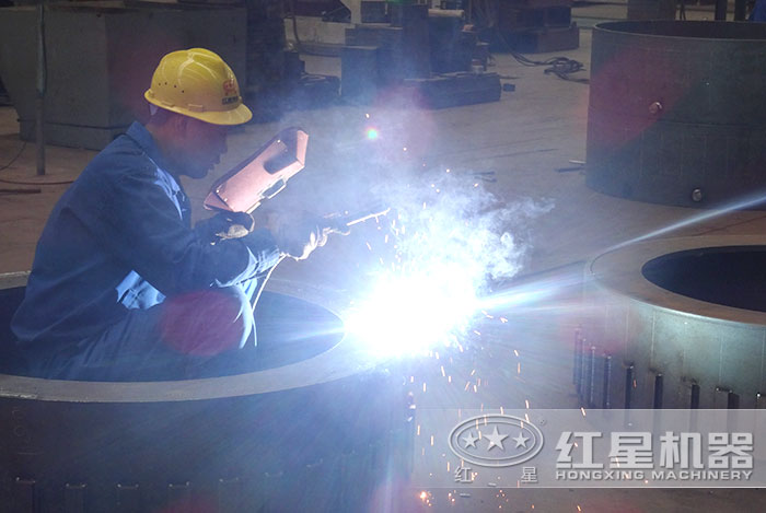 易彩堂机器技术工人作业 易彩堂机器技术工人作业